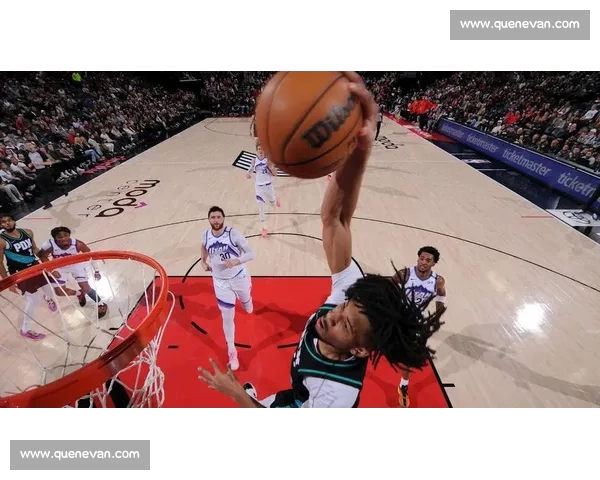 3D 暴击！大洛压哨三分 + 单手血帽夏普